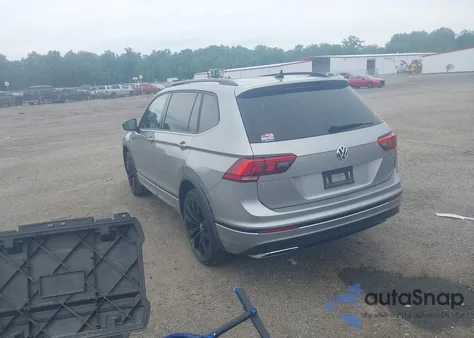 2021 Volkswagen Tiguan 2.0T Se/2.0T Se R-Line Black/2.0T Sel z USA, uszkodzony, nr VIN 3VV2B7AX3MM130642